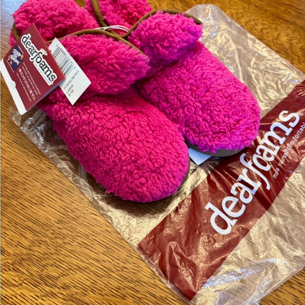 New Dearfoams Vibrant Pink Plush Slippers